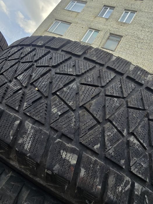 275/50R22 Bridgestone Blizzak DM-V2
