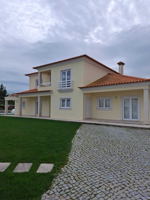 Moradia T4, em zona nobre e sossegada de Cantanhede