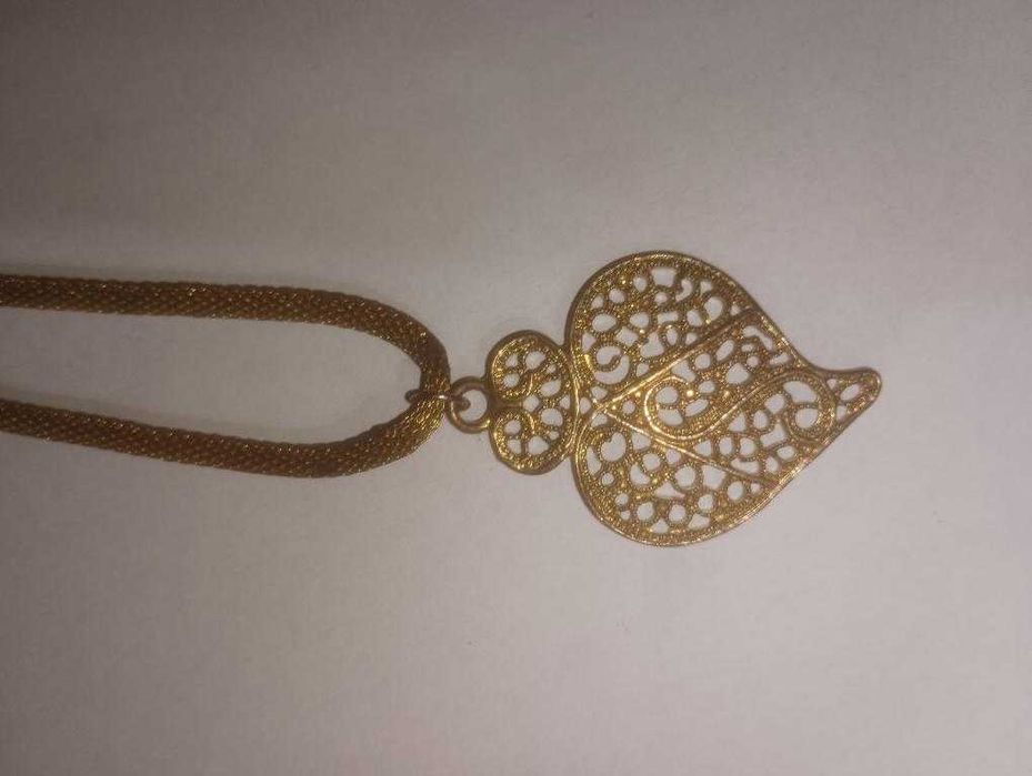 Gargantilha de filigrana em forma de Coração de Viana.