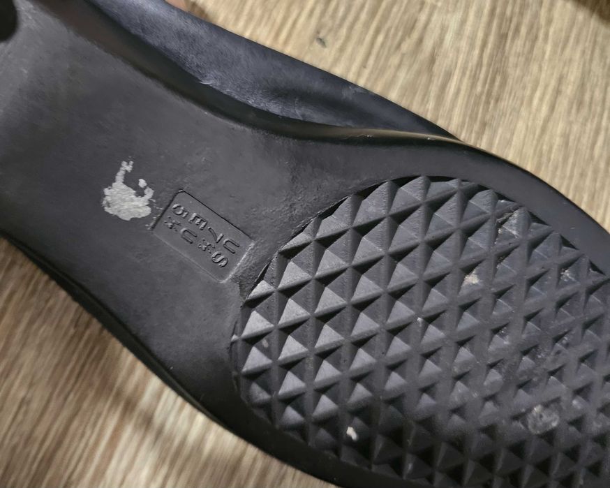 Sapatos conforto cunha baixa