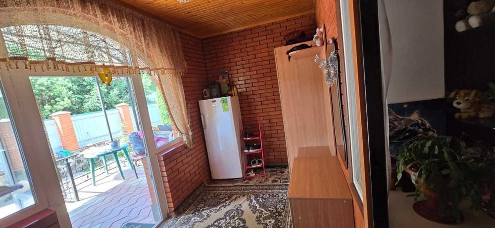 Одноповерховий цегляний будинок 117.3 м², 22 сот, басейн, 2 гаражі