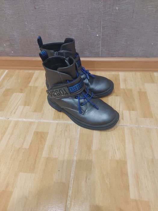 Продам демисезонные ботинки