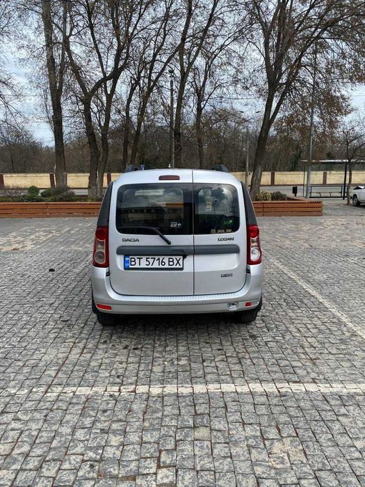 Дуже економний автомобіль для сім'ї та невеликого бізнесу.