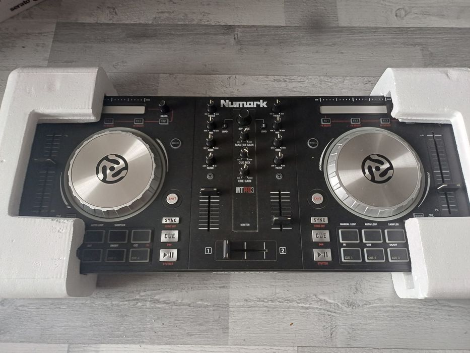 Konsola Numark Mixtrack Pro 3