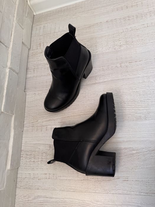 Черевики H&M Divided 35р. чорні на підборах, масивний каблук