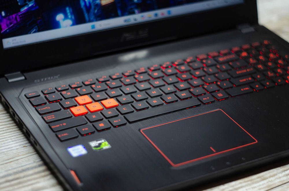 Ігровий ноутбук ASUS ROG Strix GL502VT / i7-6700HQ 3.5GHz / GTX 970M 3Gb / 8Gb / SSD + HDD / 15.6"