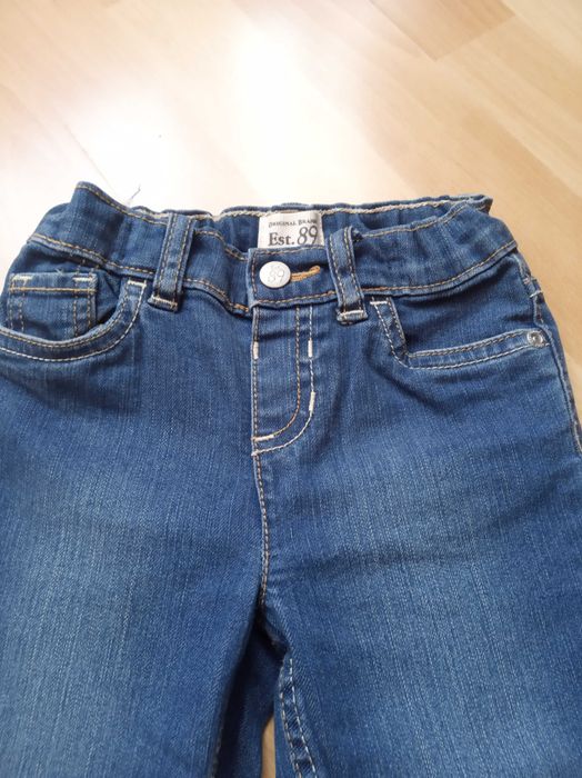 Віддам безкоштовно джинси на дівчинку віком 1-1,5 рочки