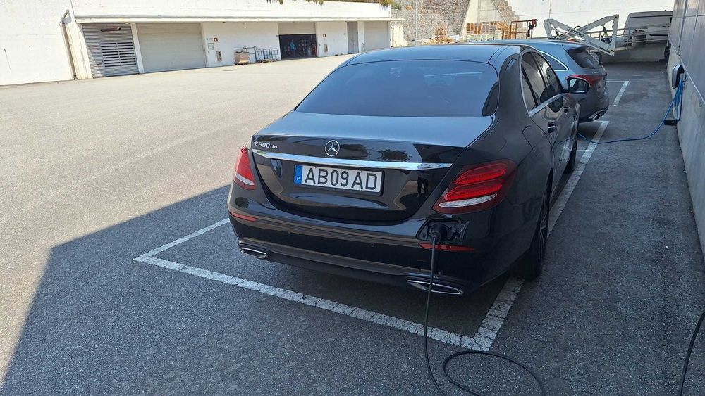 Mercedes E 300 DE Híbrido Plug-in a Gasóleo, 100% impecável, 1 dono: Revisões Mercedes, Pneus, discos e pastilhas novos, interior e pintura revista — photo 2