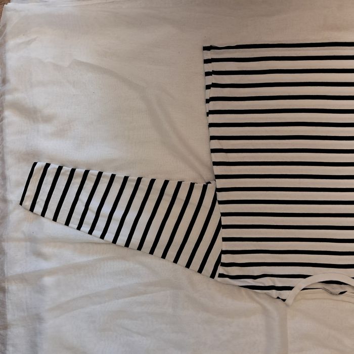 Кофта унісекс у горизонтальну полоску чорно-біла