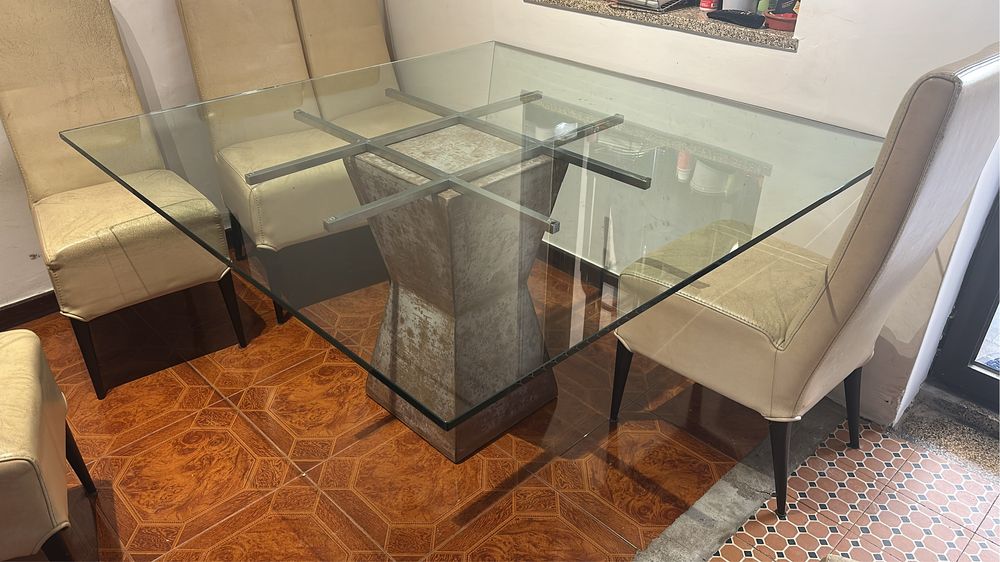 Vendo mesa de jantar + 8 cadeiras