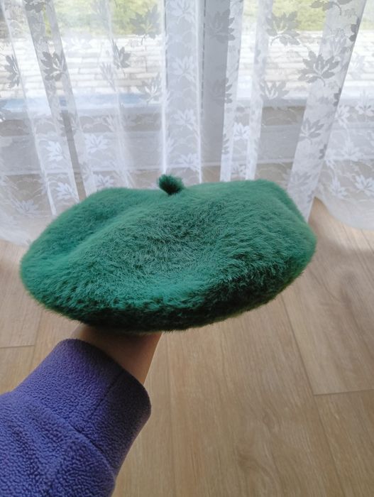 Włochaty ciepły beret damski