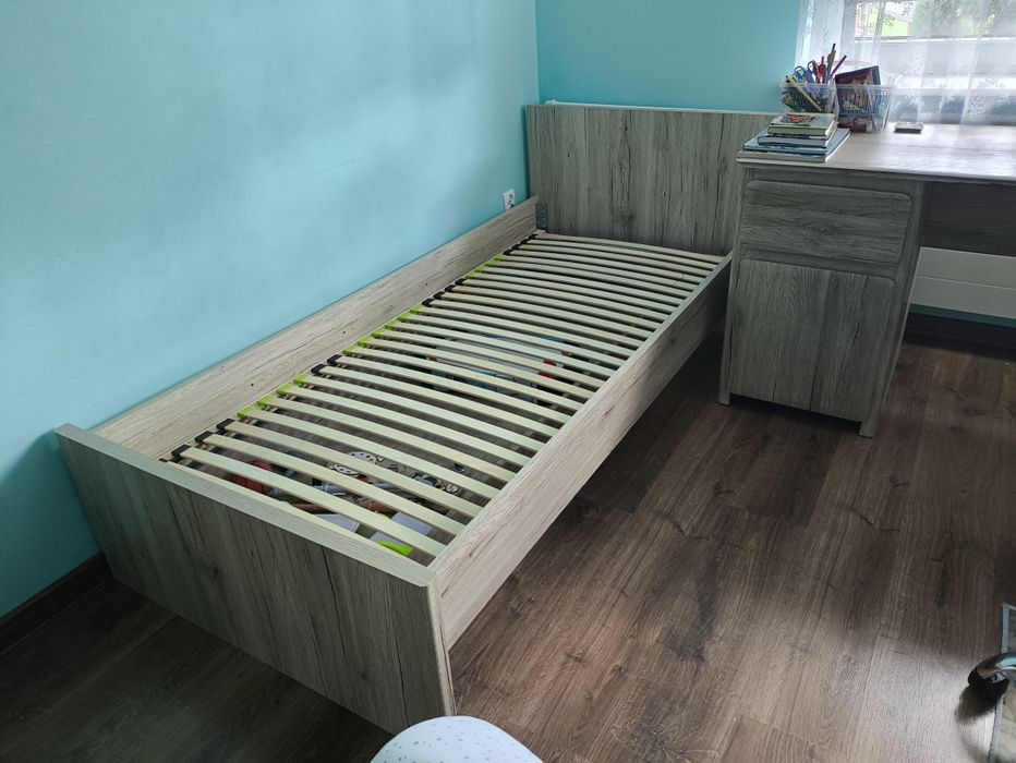Sprzedam łóżko 90 na 200 oraz biurko 120 na 60cm POSSI BRW