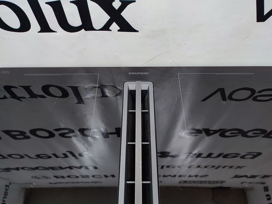 Індукційна варильна поверхня Grundig  з витяжкою 80 см