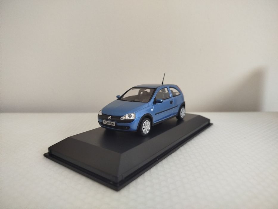 Miniatura Opel Corsa 1/43 Nova