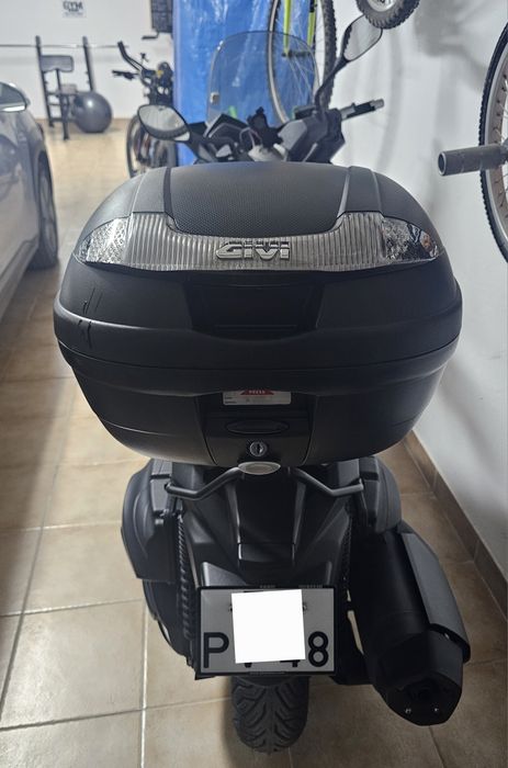 Top Case Givi c/ encosto e base e suporte para xmax