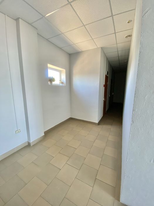 Продаж комерційного приміщення. Бізнес центр. Земельна ділянка