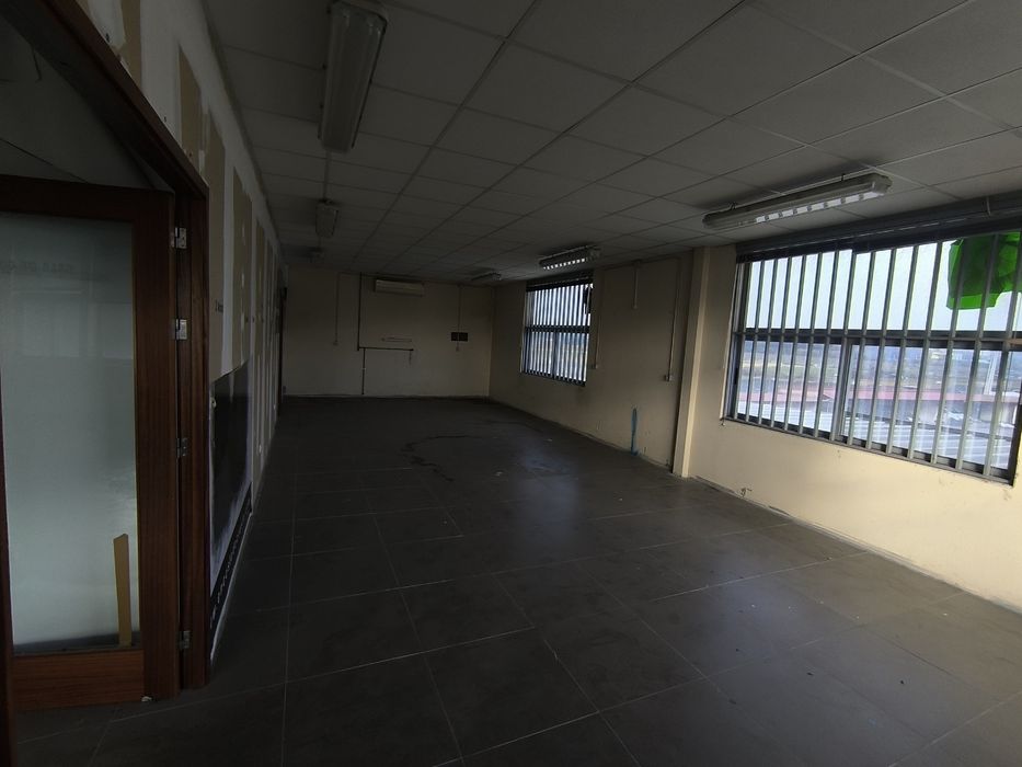 Espaço Comercial para Arrendar