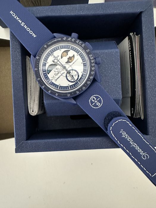 Omega x Swatch Mission To EarthPhase Moonshine Gold Snoopy Azul