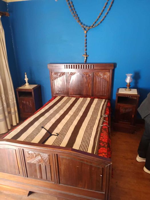 Moveis de quarto e camas antigas