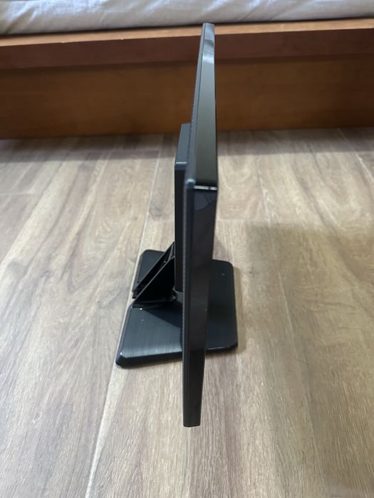 Monitor LG 19” LED (19M37A) com suporte, cabo VGA e transformador