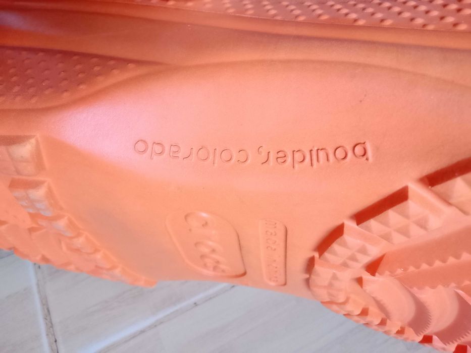 croc gigante para decoração