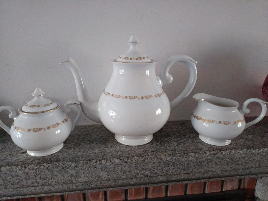 Vista Alegre Serviço €de café decorado a ouro mate