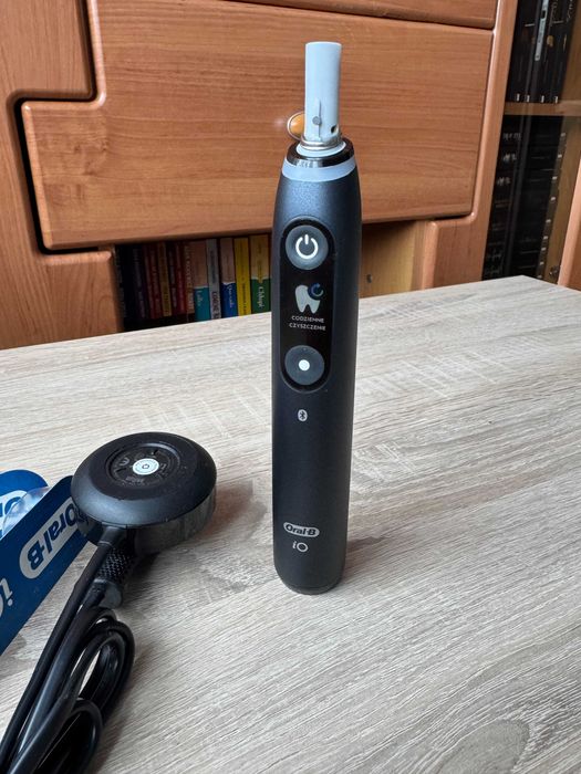 Szczoteczka do zębów Oral-B IO 8 Series czarna
