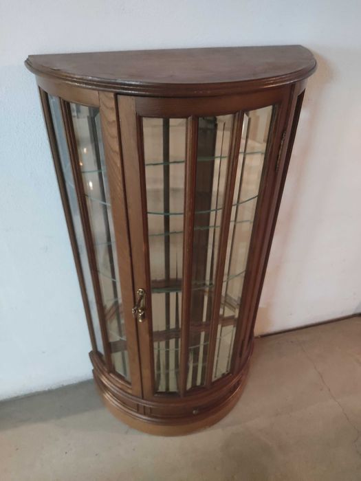 Vitrine / cristaleira curva 108x59x27 cm, em madeira, vidro e espelho