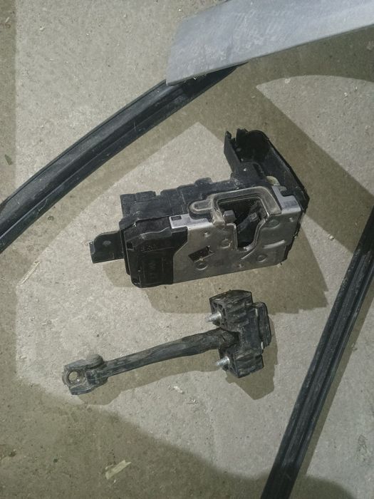 Szyba boczna Zafira b