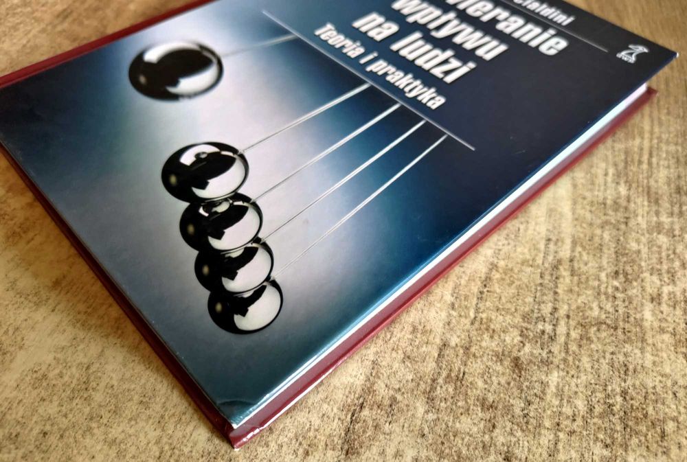 Wywieranie wpływu na ludzi. Teoria i praktyka Twarda - Robert Cialdini