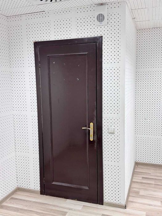 Оренда офісу 13 м², та Оренда робочих місць майстра манікюру