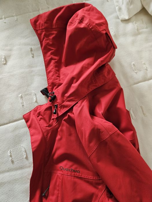 Casaco impermeável Decathlon marca Quechua