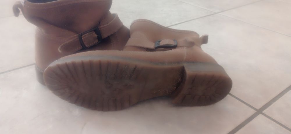 Vendo botas praticamente novas n36