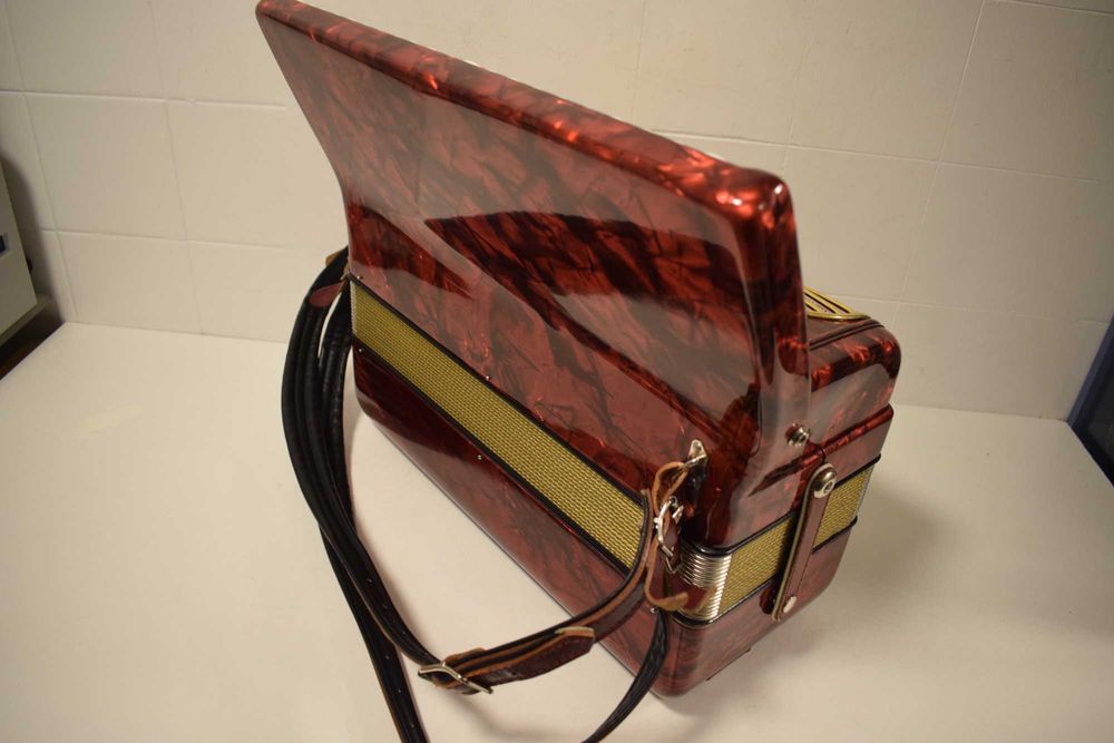 Acordeao hohner Cornelia III 3 voz. N 8