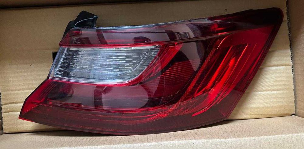 Задні праві ліхтарі для Megane 4 sedan
