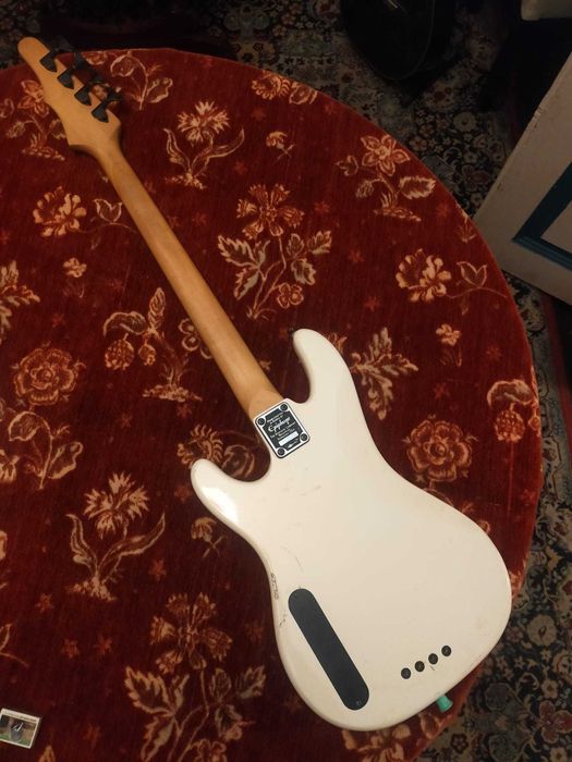 Gitara basowa Gibson