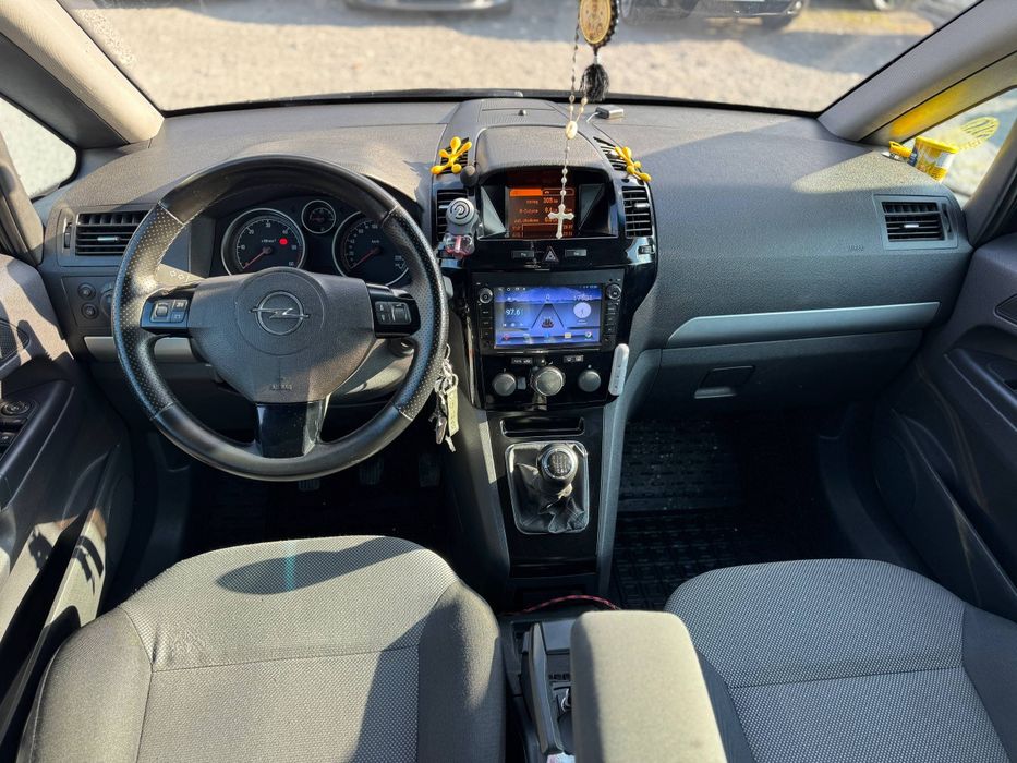 Opel Zafira B 2012
