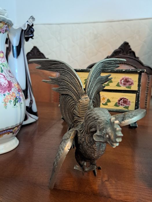 Par de galos de luta em metal anos 60