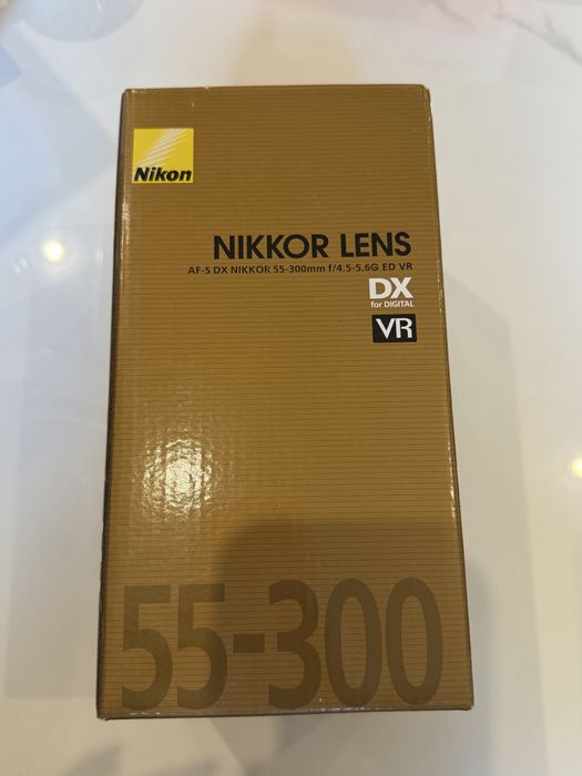 Довгофокусний об'єктив Nikon AF-S DX Nikkor 55-300mm f/4,5-5,6G ED VR