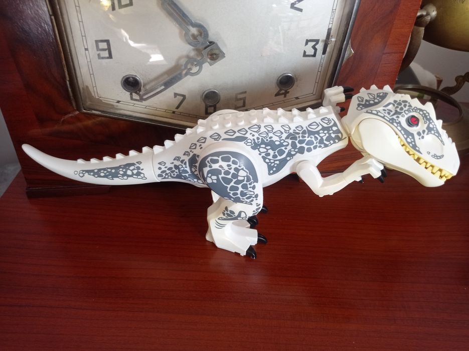 Dinozaur składany z klocków