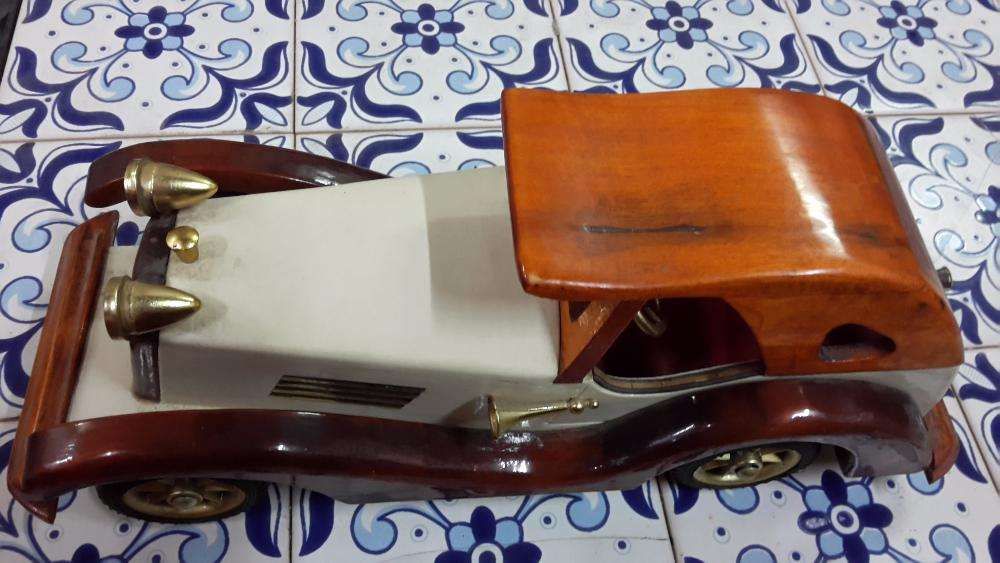 Automóvel Clássico em Madeira