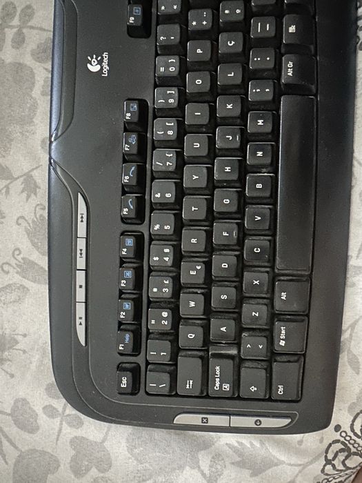 Teclado e Rato Logitech EX 110 (SEM RECETOR USB / Para Peças ou Substituição)