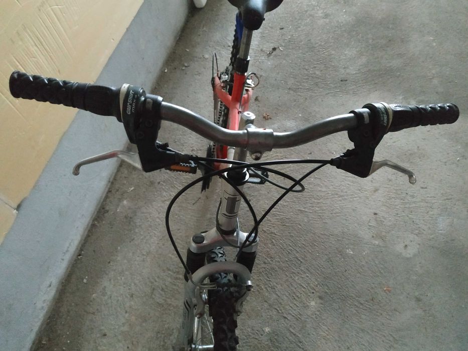Bicicleta com pouco uso