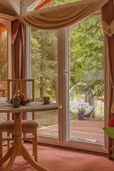 Domek w górach z prywatną plażą.