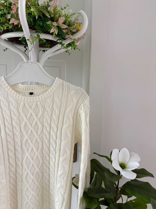 Sweter kremowy damski