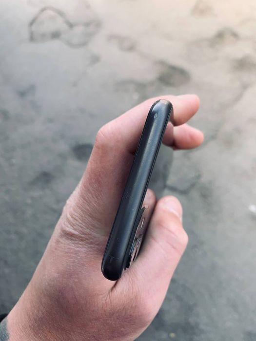 Продам iphone 11 АКБ 83 64г памяти