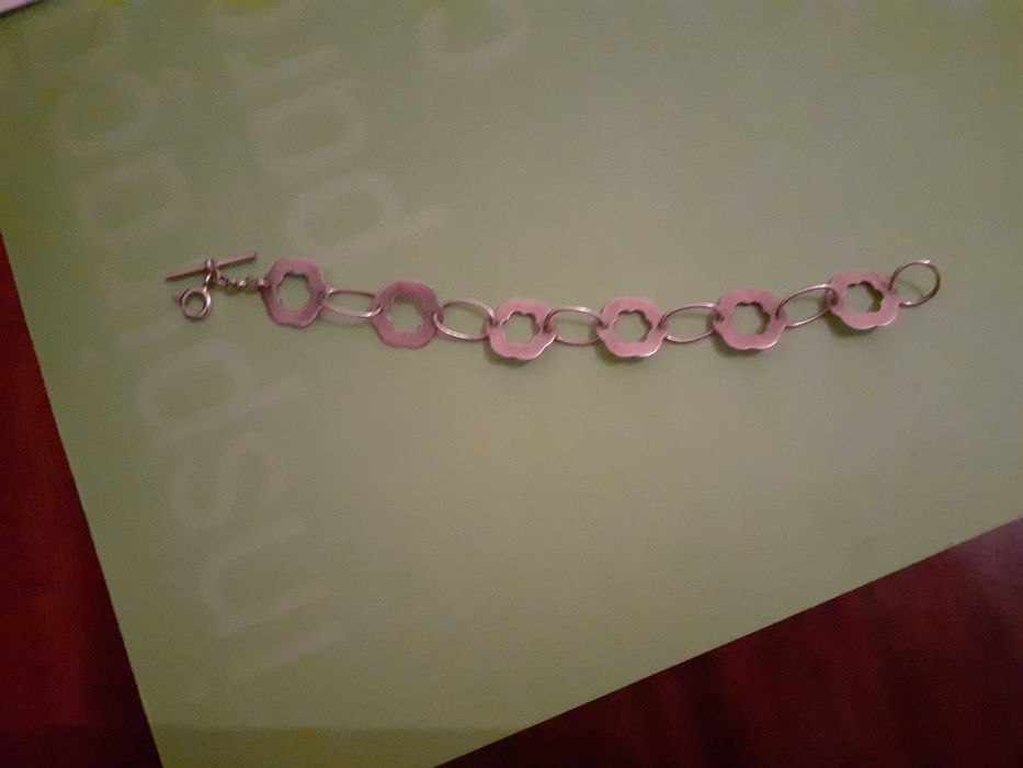 Pulseira em prata com contraste