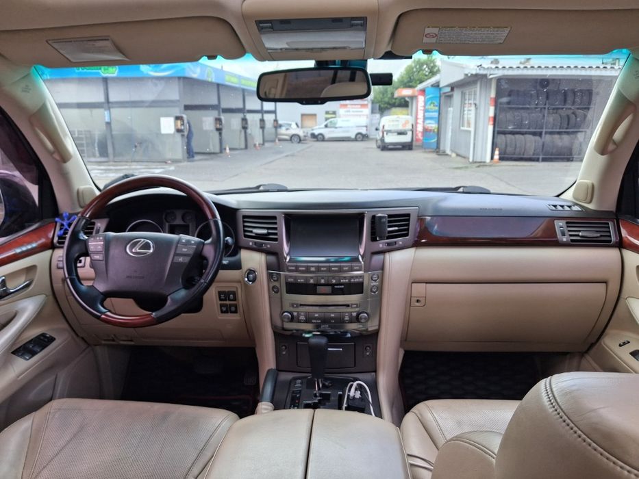 Lexus LX570 в гарному стані Торг є
