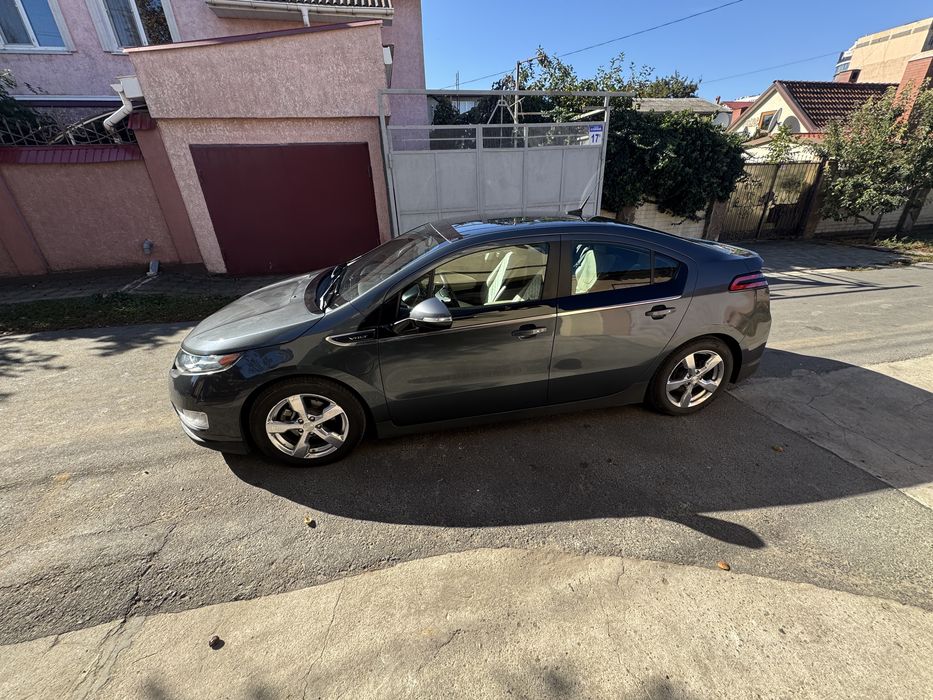 Chevrolet volt 2012 гибрид