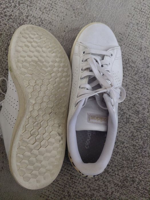 Sapatilhas brancas adidas